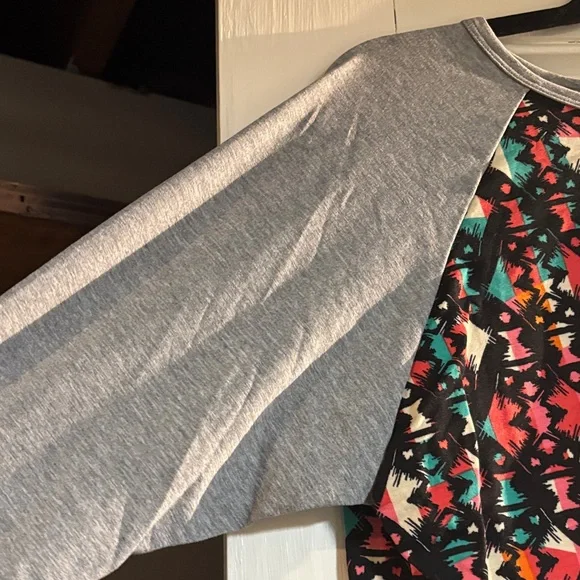 Lula Roe Randy Colorful Geometric Pattern Raglan Shirt Randy - Picture 2 of 5